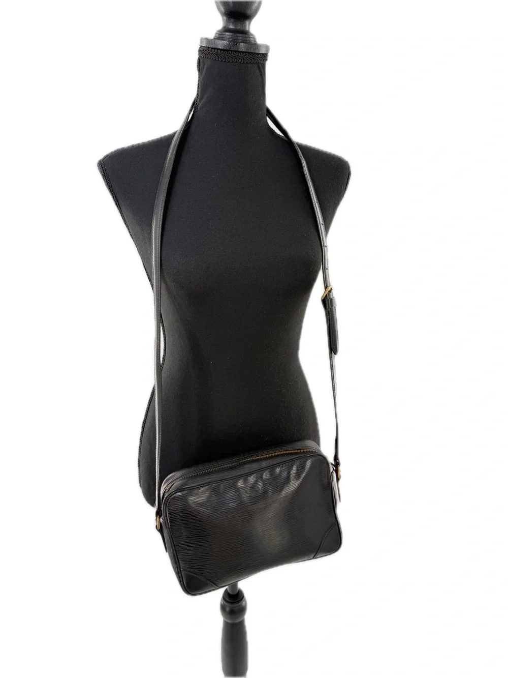 Louis Vuitton Trocadero 24 in Black EPI Leather Crossbody Bag Vintage Authentic